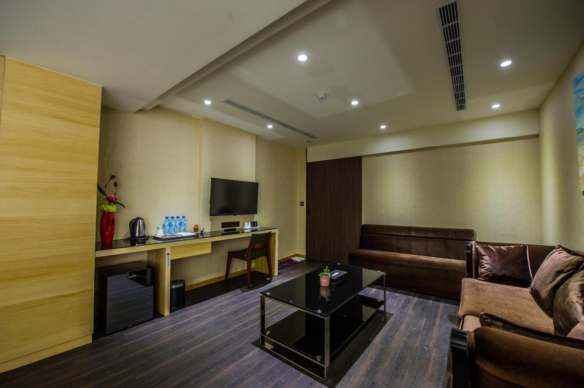 Red Hotel Yuanlin Exterior photo