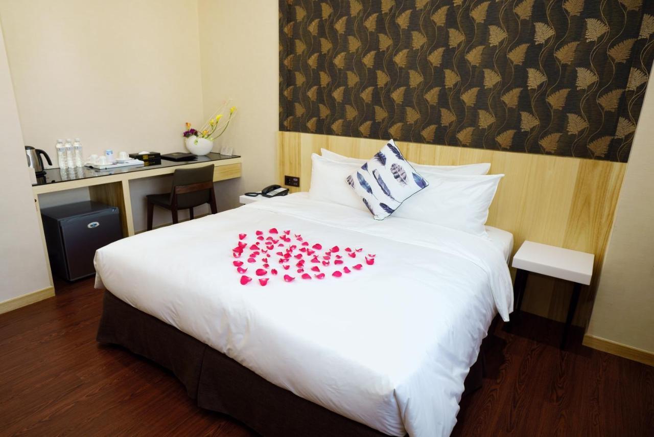 Red Hotel Yuanlin Exterior photo